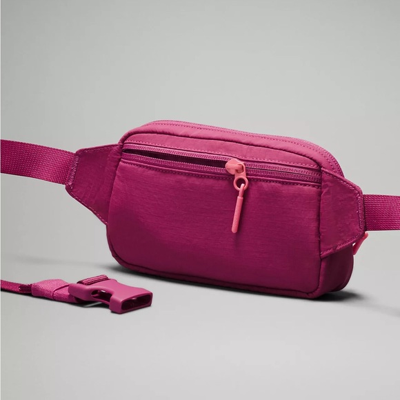 LULULEMON | ✨NEW✨ Everywhere Belt Bag Mini Ripstop in Washed Mauve/Sakura Pink - Picture 4 of 8